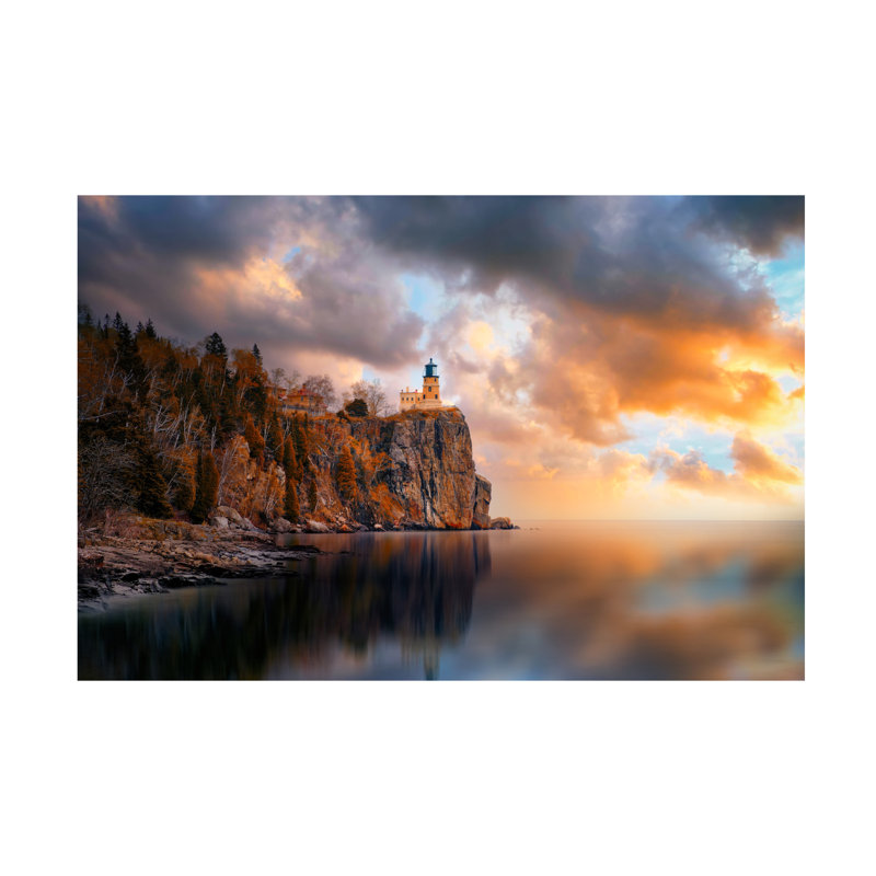 «A Cloudy Day at Split Rock Lighthouse» par Like He - reproduction de photo sur toile tendue, H 22 po x l 32 po x P 2 po