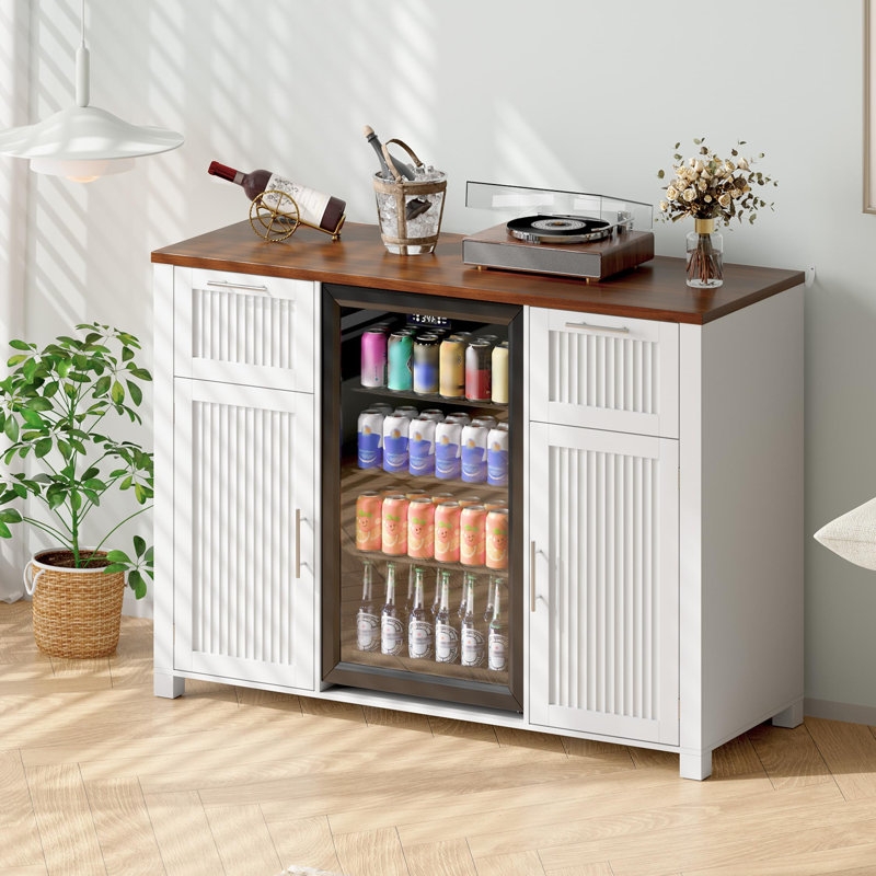 Meuble-bar de 53,2 pouces avec compartiment réfrigérateur et prise électrique, Blanc