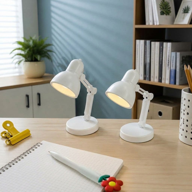 Lot de 2 lampes de lecture DEL pliables blanches pour la lecture nocturne nomade, à la maison, sur ordinateur, pour étudier le soir et en voyage, avec éclairage protecteur pour les yeux