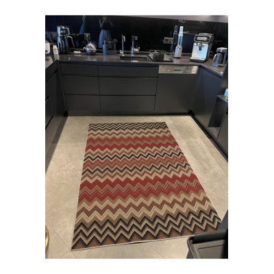 Dark Themed Multi Coloured Zigzag Geometric Patterned Modern Decorative Rug Machine Washable