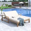 Lit de bronzage d'extérieur beige - en bois, avec et coussins Lit de jour en bois pour les jardins aux taches de soleil