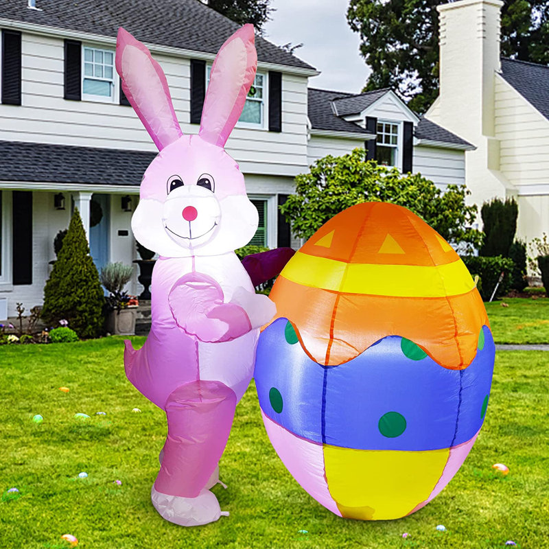 Lapin de Pâques avec œuf gonflable