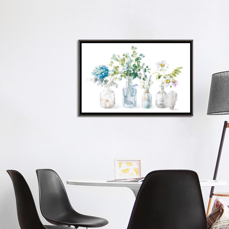 "Beach Flowers I" par Danhui nai, reproduction d’art, H 26 po x l 40 po x 1,5 po, Toile encadrée de bois rustique foncé