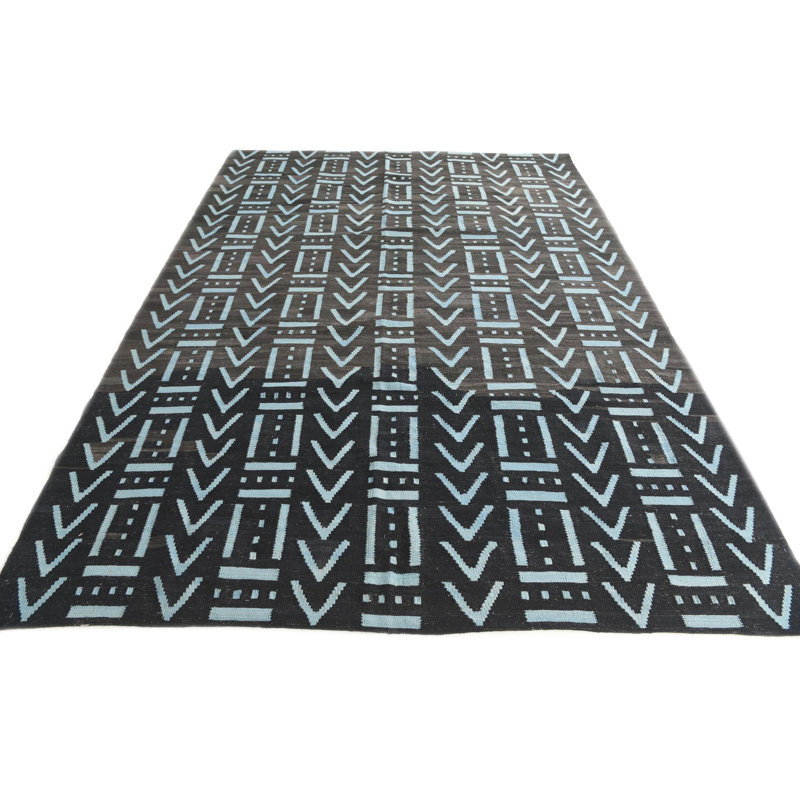 Tapis noir 7 x 10 Petrella