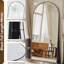 Miroir surdimensionné arqué en métal surdimensionné-570231710-570093163