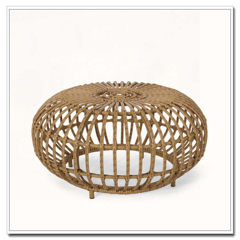 Table basse en faux rotin