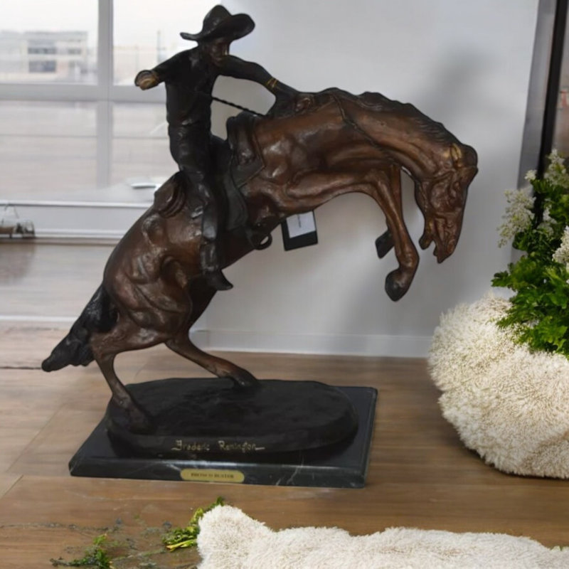 Sculpture Bronco Buster par Remington, sculpture emblématique de Miltona, L 9 po x l 24 po x H 21 po