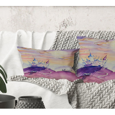Rectangle, Royaume de conte de fées sur un sommet de montagne mauve - Coussin décoratif pour enfants