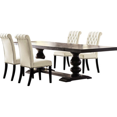 Table à manger cinq pièces moderne: table à double piédestal en bois et quatre chaises rembourrées crème avec garniture cloutée