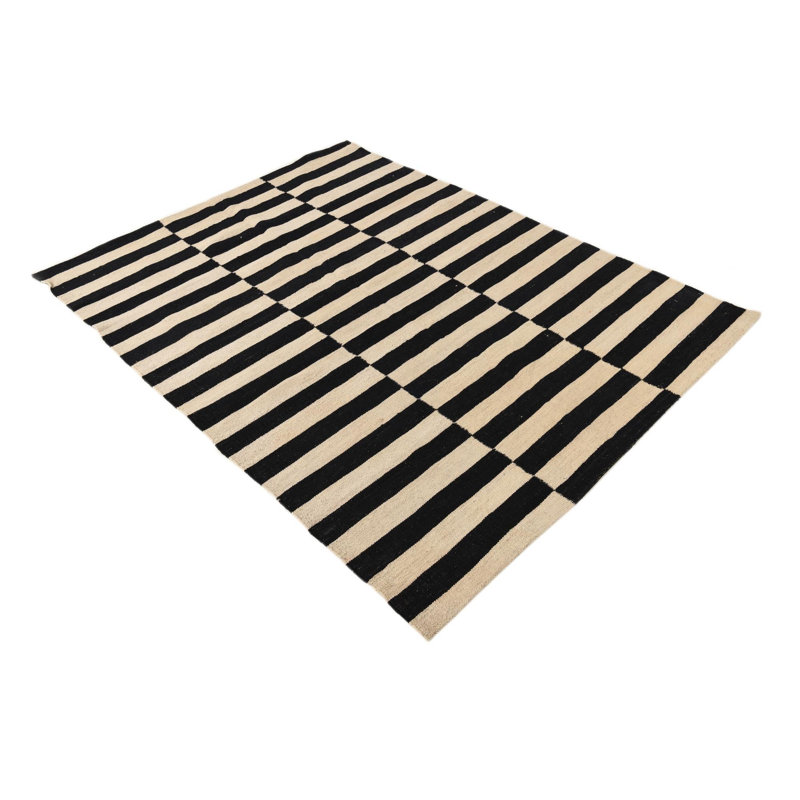 Tapis noir et blanc 4 x 6 Petrella