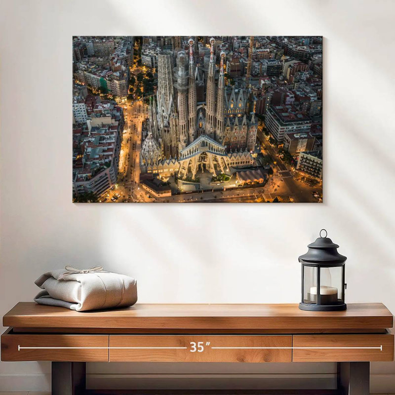 Lilie Sagrada Familia la nuit, H 30 po x l 45 po