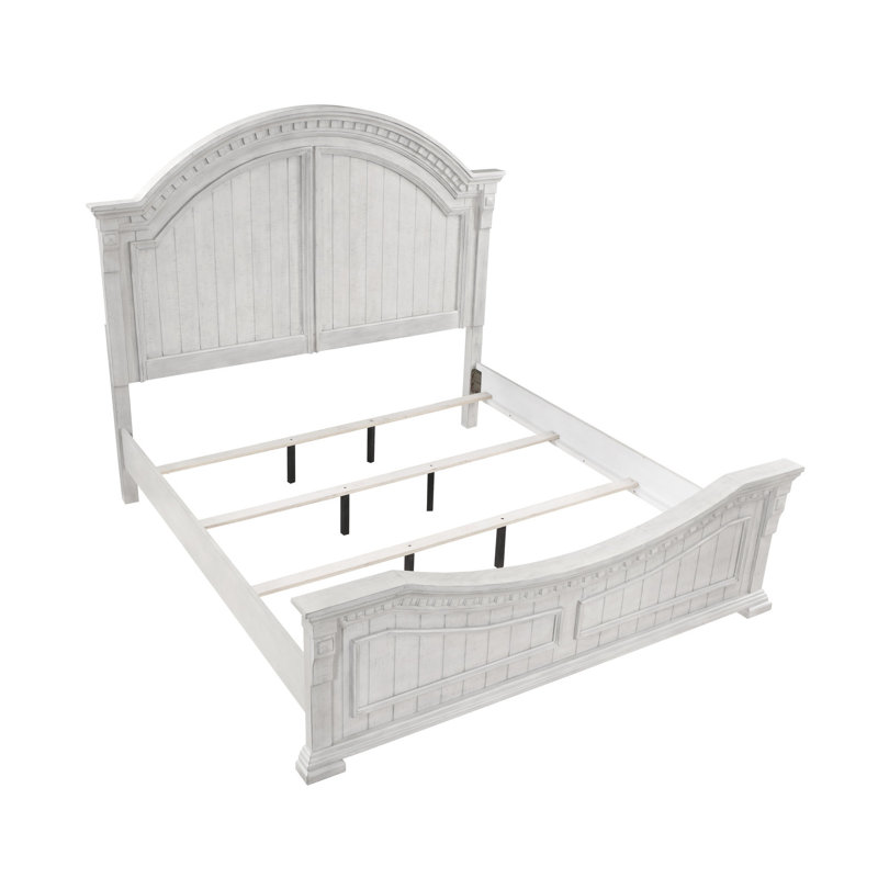 Grand lit blanc antique avec tête de lit et composants en bois élégants