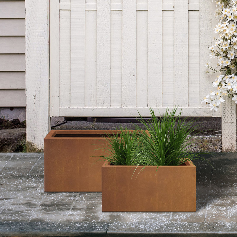 Luecille Planter, Rust Brown