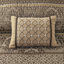 Courtepointe très grand / très grand avec coussins décoratifs - brun / or . Feuille, rayures et motifs. Détails de broderie. Facilité et commodité lavables à la machine à partir de 3 coussins. Pratique
