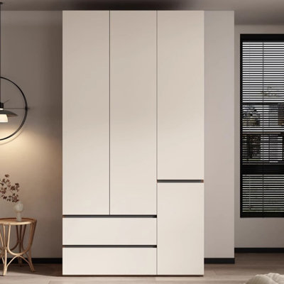 Garde-robe simple de style crème