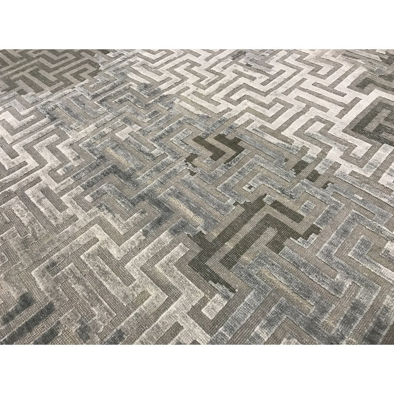Tapis argenté et gris clair noué à la main de haute qualité