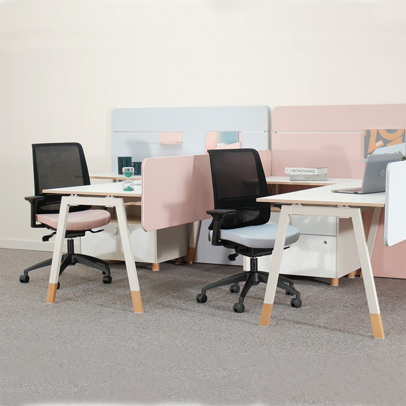 Chaise de travail en polyester avec appui-tête Merek, Rose