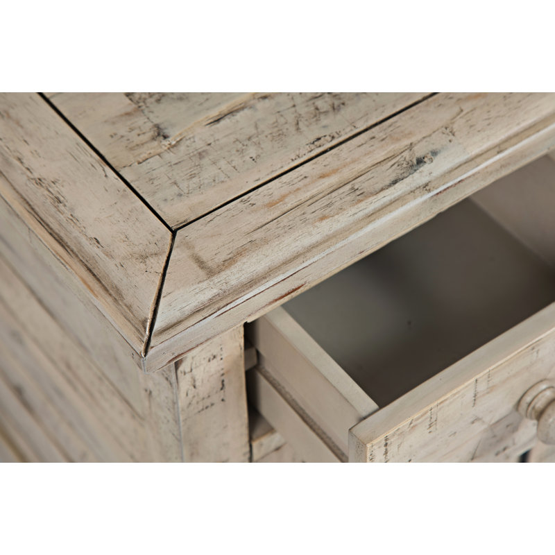 Table de bout en bois massif Knorr avec rangement et prises intégrées, Ivoire sculpté et gravé