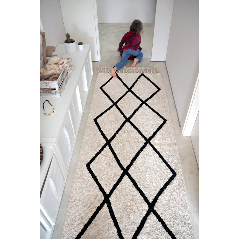 Chevron Handmade Tufted Cotton Area Rug in Beige, Runner 2'7" x 7'6"