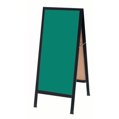 Tableau noir sur pied en une structure
