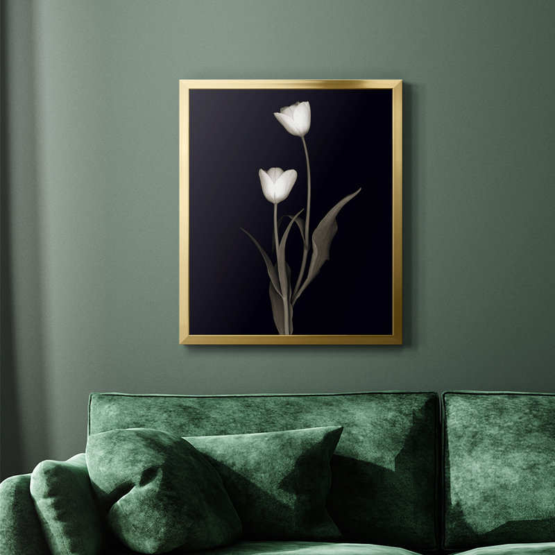 «Tulip Pose II», toile encadrée de qualité supérieure - prête à être accrochée, H 24 po x l 20 po, Or