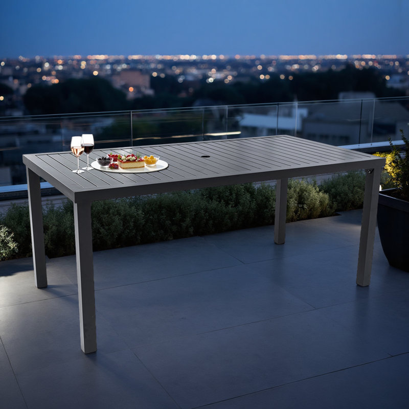 Table de salle à manger d'extérieur 67 po - Aluminium antirouille avec pieds réglables et trou pour parasol - Table de patio noire Ember
