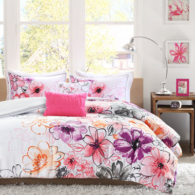   Édredon et oreillers asymétriques à motif floral, broderie