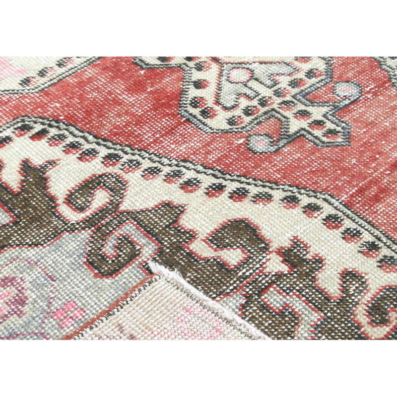 Tapis unique en laine noué à la main des années 1960 de 4 pi 2 po x 6 pi 7 po en rouge / bleu / beige / noir