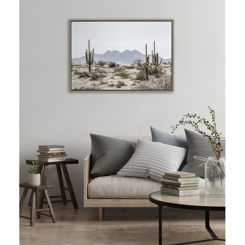 «Tall Saguaro Cacti Desert Mountain» par The Creative Bunch Studio, reproduction d'art sur toile encadrée, H 23 po x l 33 po