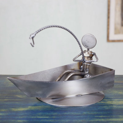 Bateau pêcheur en métal recyclé fabriqué main Derrall