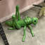 Statue insecte sauterelle surdimensionnée