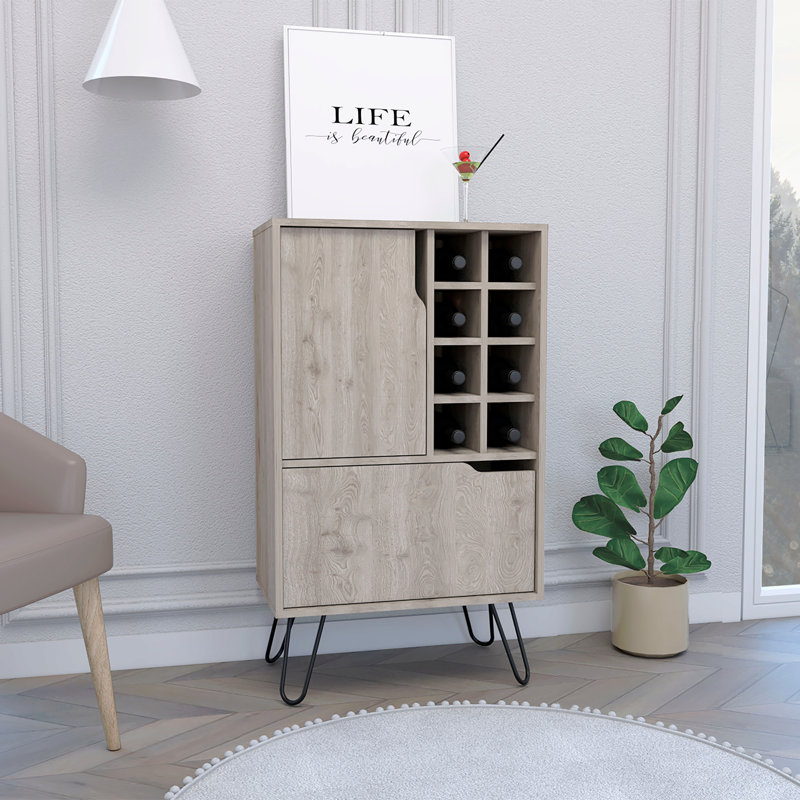 L Armoire de bar Silhill, huit casiers à vin, deux armoires avec porte simple