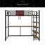 Lit mezzanine simple en métal avec tablettes, bureau et panier de basketball