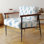 Chaise rembourrée moderne avec accoudoirs bleu et blanc Whisper Ikat