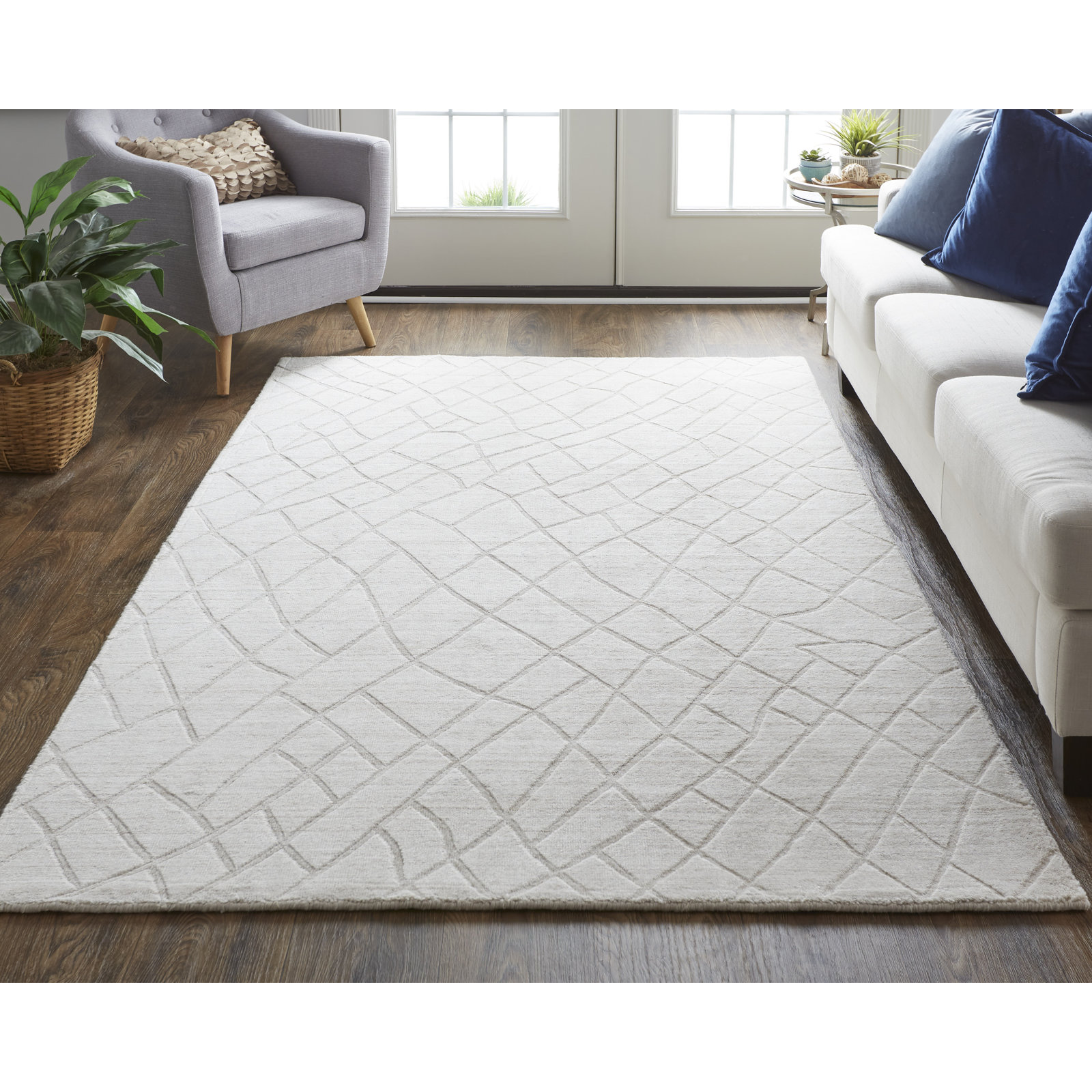 Kentoria Handmade Viscose Ivory/Gray Rug, Rectangle 5' x 8'