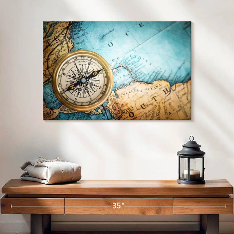 Compass on map Aletra, H 16 po x l 24 po