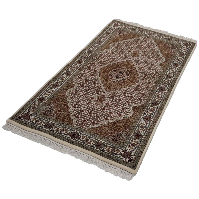 Tapis beige unique de 3 pi x 5 pi Plucinik