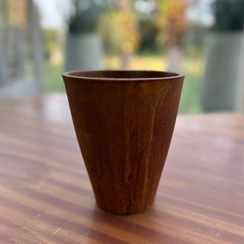 Vase rustique en pierre calcaire, H 9,2 po x l 7,4 po x P 7,4 po, Brun