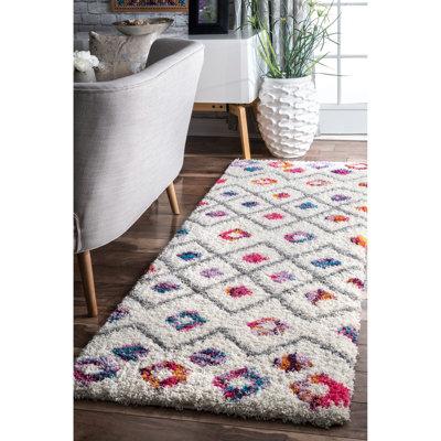 Tapis rose / ivoire à poil long à motif de treillis à losanges bohème Abramson
