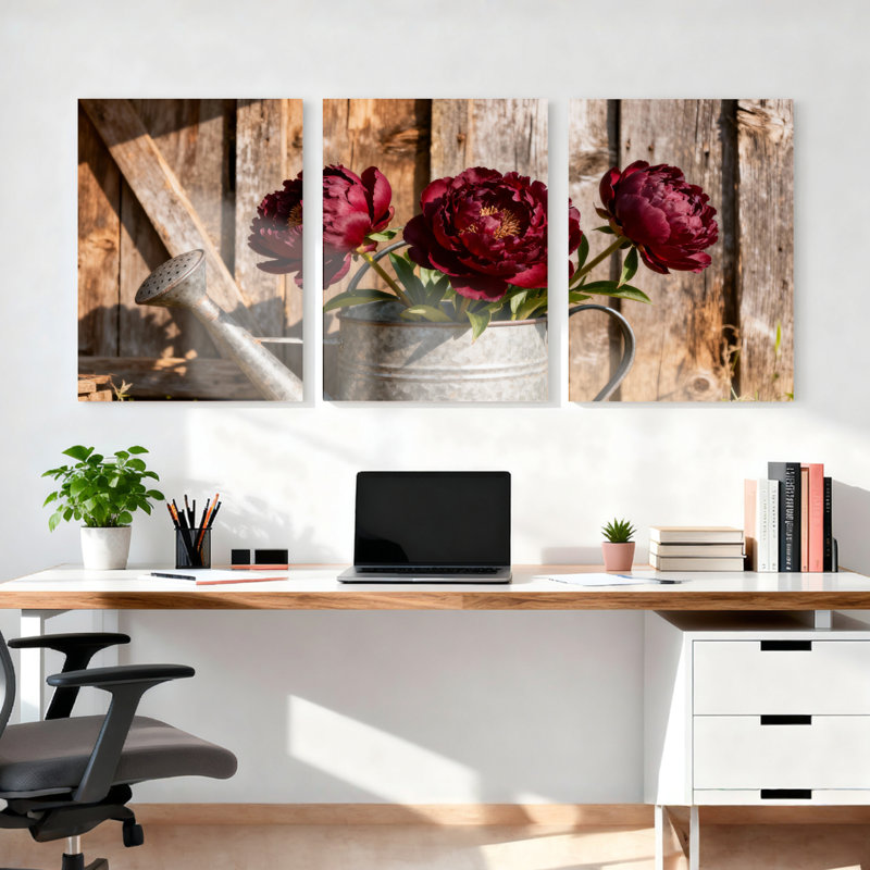 Ensemble de 3 tableaux sur toile tendue représentant des pivoines rouges dans un seau en métal avec fond en bois