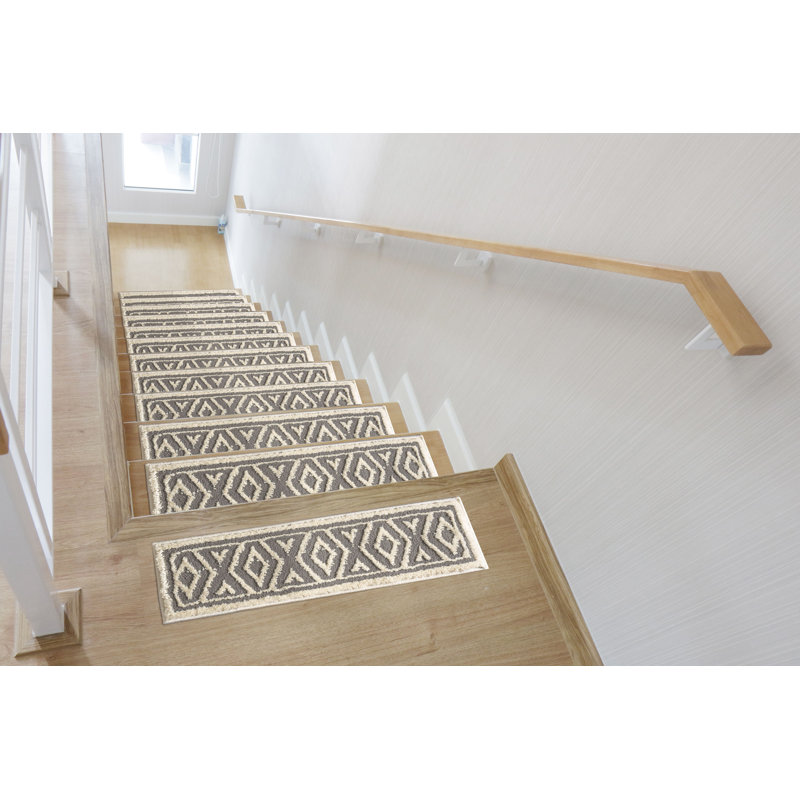 Tapis d'escalier géométrique gris