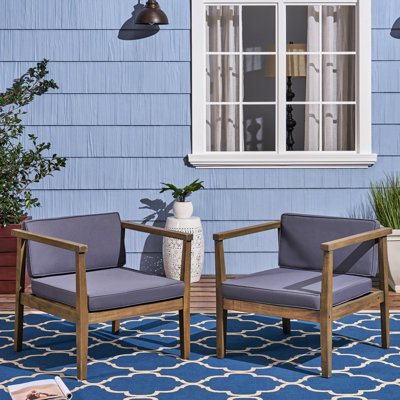 Deux fauteuils club d'extérieur en bois, coussins 100% eau, structure grise, foncé 28,01 po de profondeur, 27,12 po de largeur, 26,25 po de hauteur, design fait à la main en X 26,25 po, un peu d'assemblage nécessaire