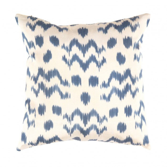 Oreiller turc bleu en soie Ikat 20 po
