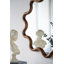 Miroir d'appoint 31 "x 30" en bois avec cadre unique, miroir mural pour le hall d'entrée de la chambre à coucher du salon