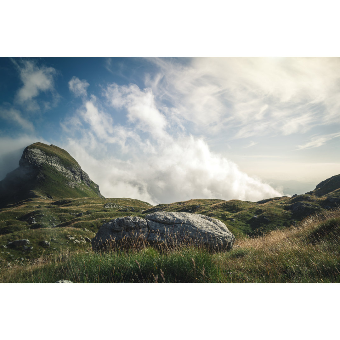 Sky Valley In Mountains von Alexander Chernyakov - Leinwanddrucke