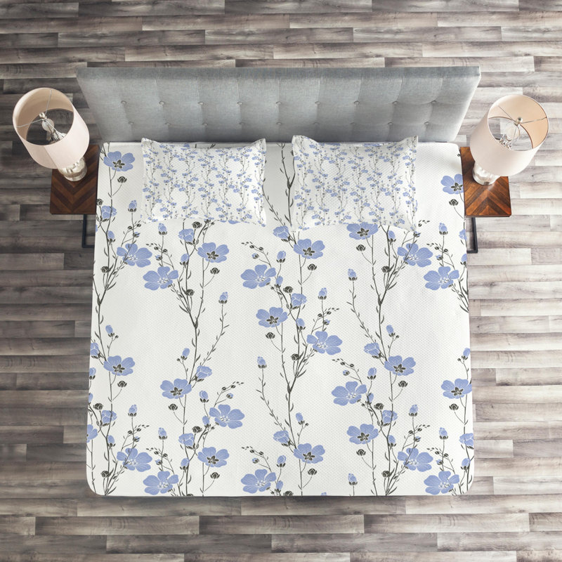 Farmhouse / Country Floral Coverlet, Queen Bedspread + 2 Shams