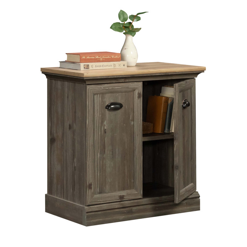Support utilitaire avec tablettes réglables