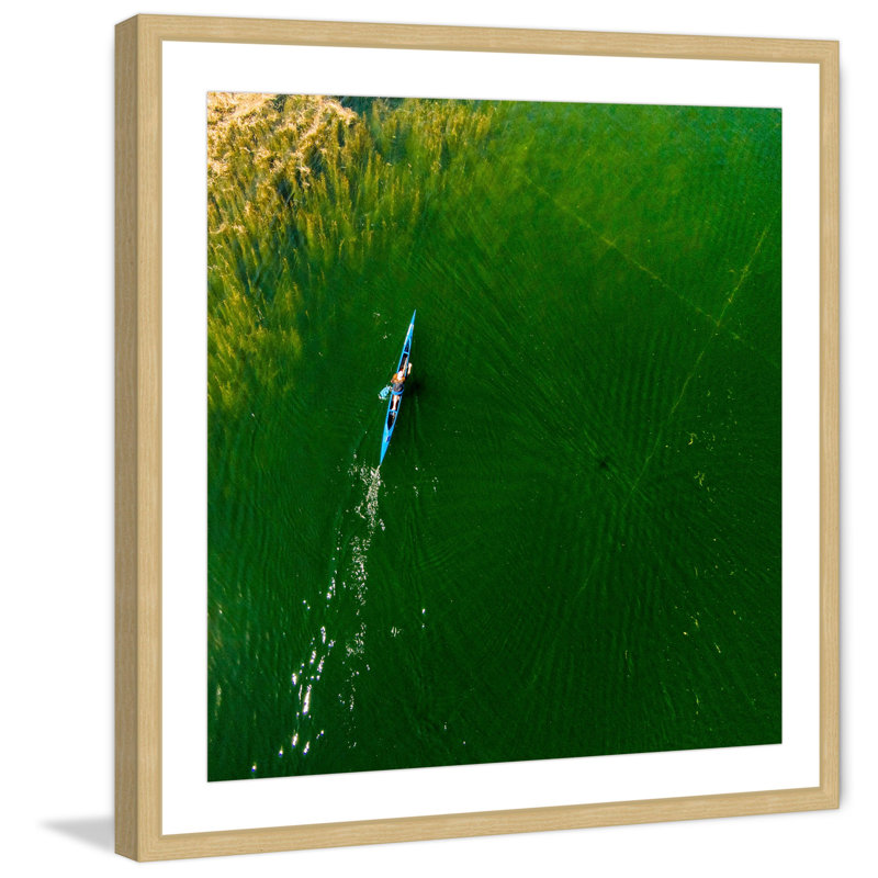 « blue canoë » par karolis janulis, reproduction d’art encadrée, H 12 po x l 12 po x P 1,5 po