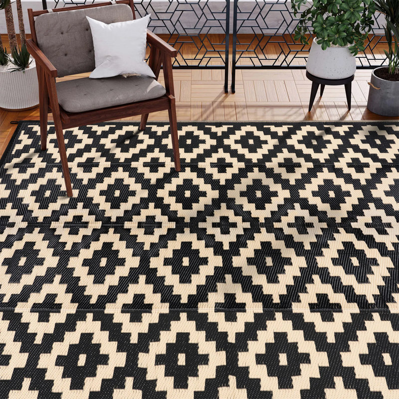 Modern Geometric Design Reversible Outdoor Rug, Rectangle 8' x 10'