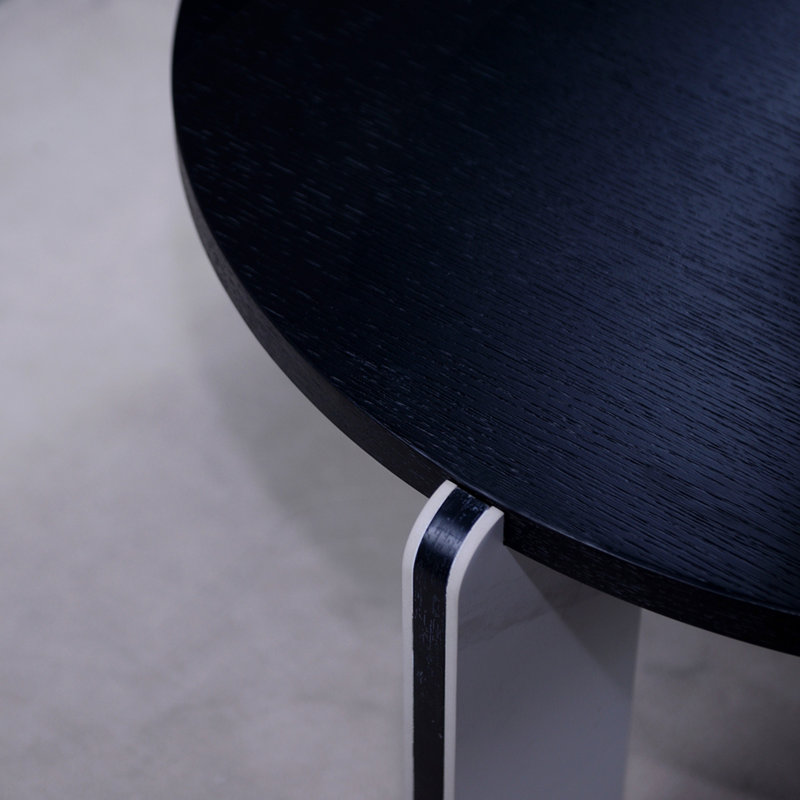 32,68 po et 16,93 po, table basse, table d'appoint, table d'appoint, table d'appoint avec placage en chêne noir, panneau de fibres à densité moyenne de 25 mm pour le salon, la salle à manger et la chambre à coucher, pieds en pierre frittée blanc + noir, 83 + 43 cm de diamètre